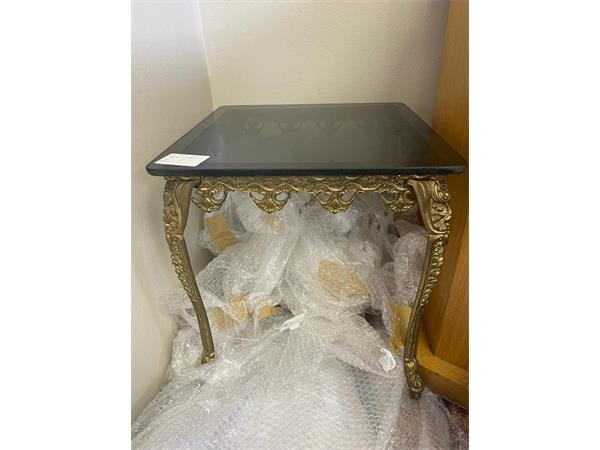 ~/upload/Lots/38540/hrfa6gxuw43bg/LOT 31 VINTAGE SIDE TABLE WITH GLASS_t600x450.jpg